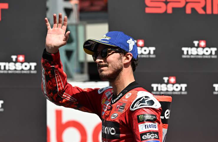 bagnaia saluta